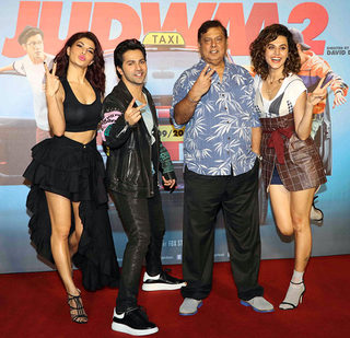 Jacqueline Fernandez feet photo thumbnail