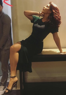 Jacqueline Fernandez feet photo thumbnail
