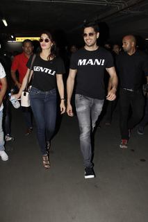 Jacqueline Fernandez feet photo thumbnail