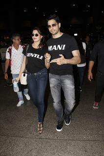Jacqueline Fernandez feet photo thumbnail