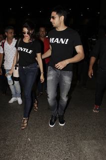 Jacqueline Fernandez feet photo thumbnail