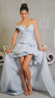 Jacqueline Fernandez feet photo thumbnail