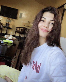 Jacqueline Fernandez feet photo thumbnail