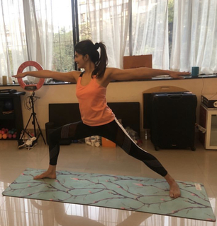 Jacqueline Fernandez feet photo thumbnail