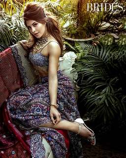 Jacqueline Fernandez feet photo thumbnail