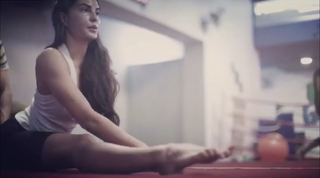 Jacqueline Fernandez feet photo thumbnail
