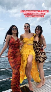 Jacqueline Fernandez feet photo thumbnail