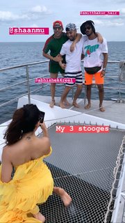 Jacqueline Fernandez feet photo thumbnail