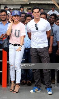 Jacqueline Fernandez feet photo thumbnail