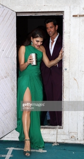 Jacqueline Fernandez feet photo thumbnail