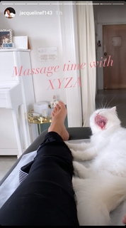 Jacqueline Fernandez feet photo thumbnail