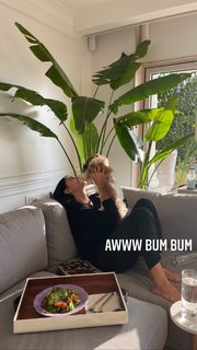 Jacqueline Fernandez feet photo thumbnail