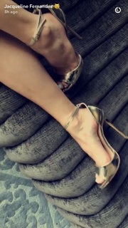 Jacqueline Fernandez feet photo thumbnail
