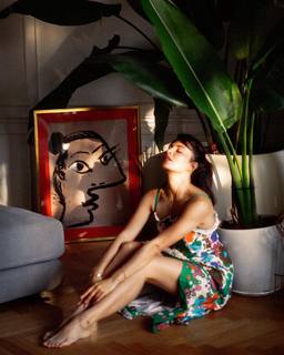 Jacqueline Fernandez feet photo thumbnail
