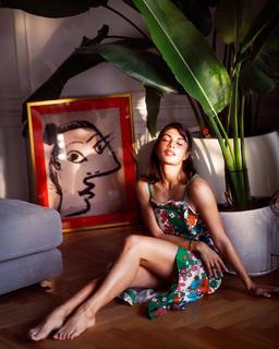 Jacqueline Fernandez feet photo thumbnail