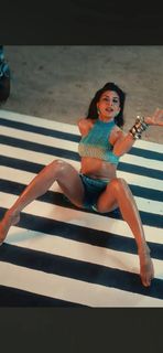 Jacqueline Fernandez feet photo thumbnail