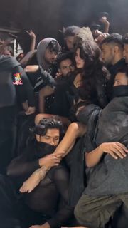 Jacqueline Fernandez feet photo thumbnail