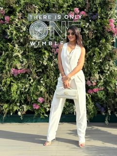 Jacqueline Fernandez feet photo thumbnail