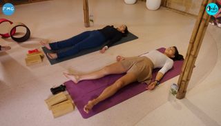 Jacqueline Fernandez feet photo thumbnail