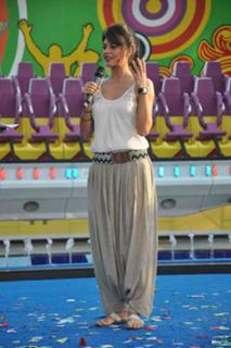 Jacqueline Fernandez feet photo thumbnail