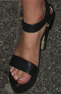 Jacqueline Jossa feet photo thumbnail