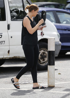 Jacqueline Jossa feet photo thumbnail