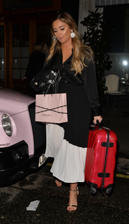 Jacqueline Jossa feet photo thumbnail