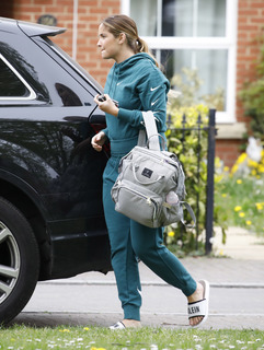 Jacqueline Jossa feet photo thumbnail