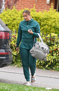 Jacqueline Jossa feet photo thumbnail