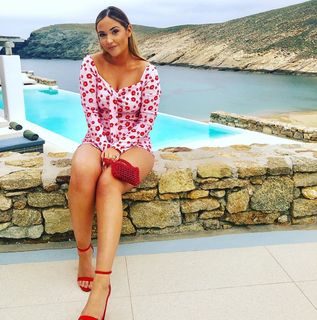 Jacqueline Jossa feet photo thumbnail