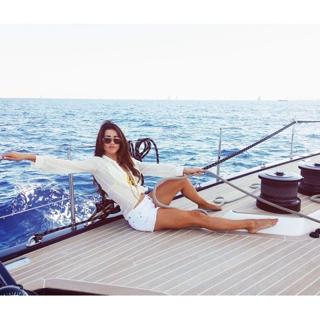 Jacqueline MacInnes Wood feet photo thumbnail