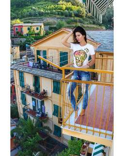 Jacqueline MacInnes Wood feet photo thumbnail