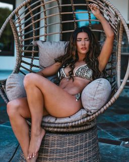 Jacqueline MacInnes Wood feet photo thumbnail