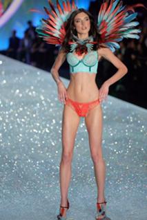 Jacquelyn Jablonski feet photo 9