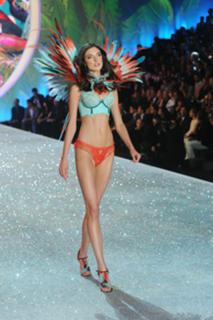 Jacquelyn Jablonski feet photo 8