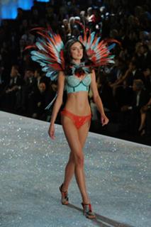 Jacquelyn Jablonski feet photo 7