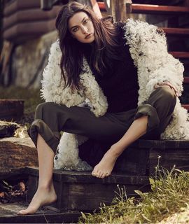 Jacquelyn Jablonski feet photo 20