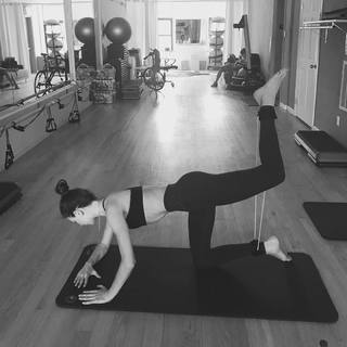 Jacquelyn Jablonski feet photo 8