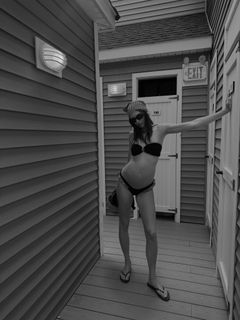 Jacquelyn Jablonski feet photo 14