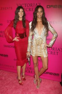 Jacquelyn Jablonski feet photo 10