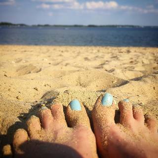 Jacqui Heinrich feet photo thumbnail