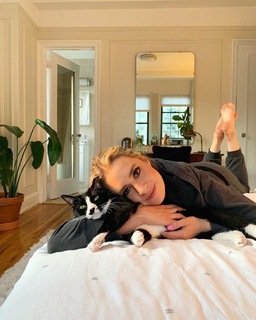 Jacqui Heinrich feet photo thumbnail