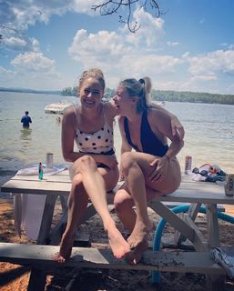 Jacqui Heinrich feet photo thumbnail