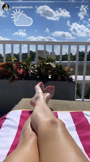 Jacqui Heinrich feet photo thumbnail