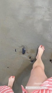 Jacqui Heinrich feet photo thumbnail