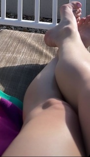 Jacqui Heinrich feet photo thumbnail