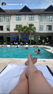 Jacqui Heinrich feet photo thumbnail