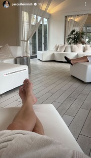 Jacqui Heinrich feet photo thumbnail