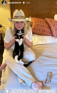 Jacqui Heinrich feet photo thumbnail