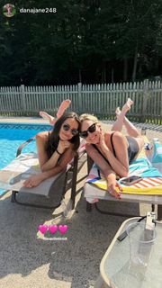 Jacqui Heinrich feet photo thumbnail